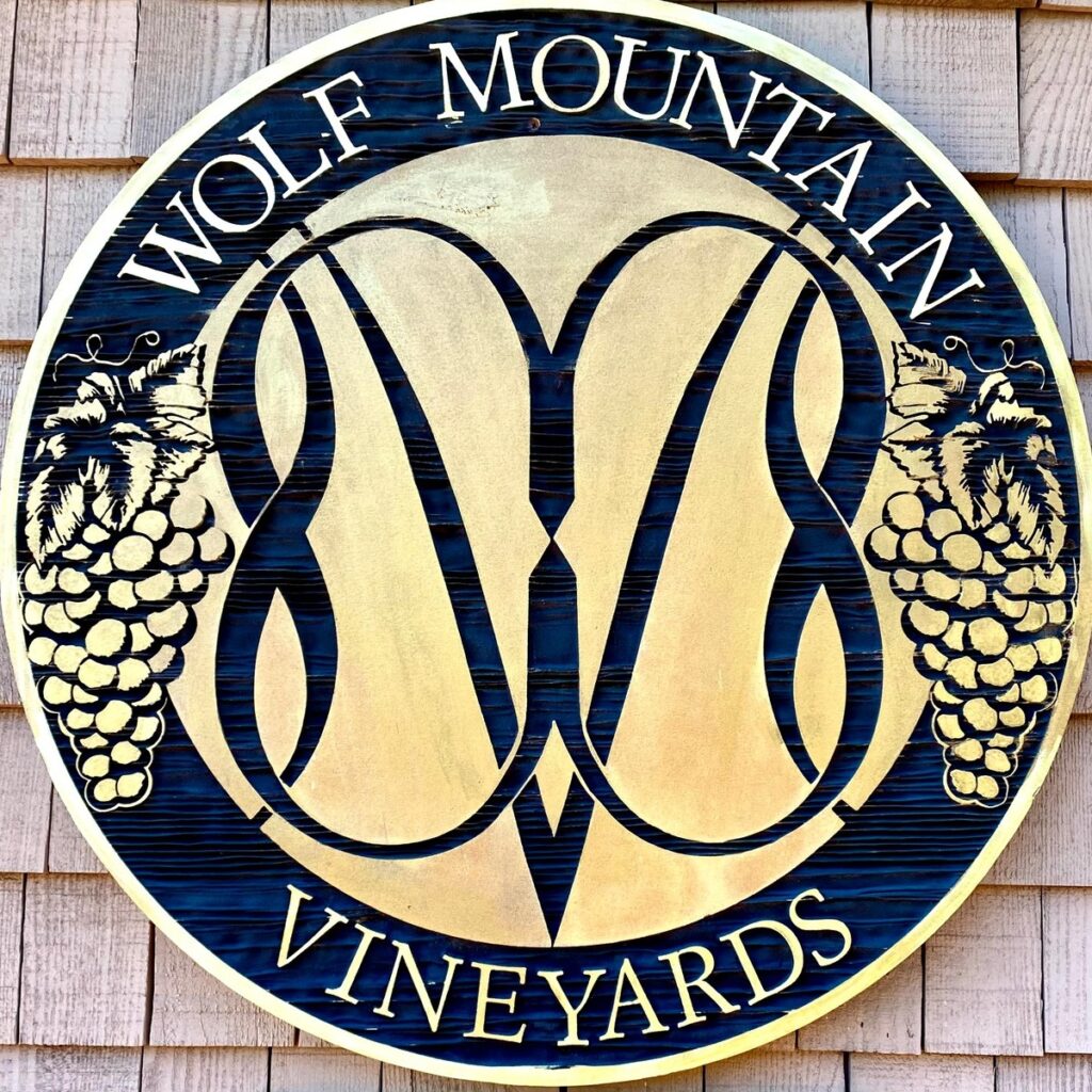 Wolf Mountain Vineyards Logo