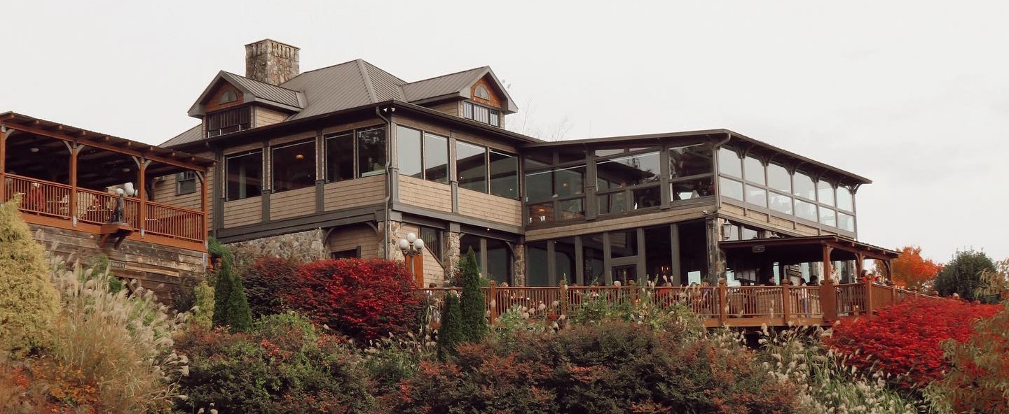 Groovy Buses Transportation to Wolf Mountain Vineyards